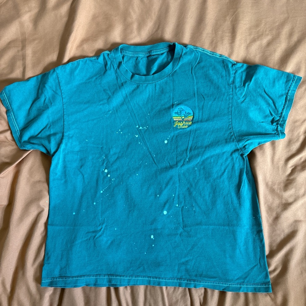 Green T-shirt Joshua tree